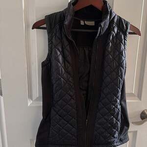 Athleta Rock Springs Quilted Puffer Vest Black